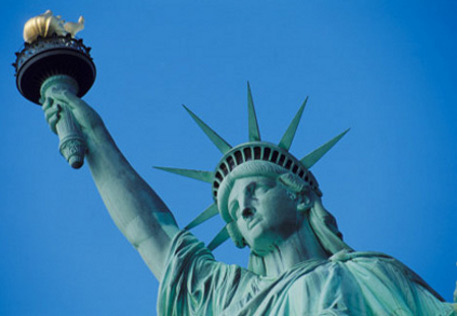 Власти Нью-Йорка решили закрыть статую Свободы для туристов