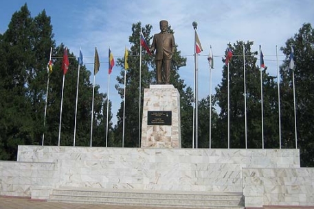 В Грозном заменят памятник Ахмату Кадырову