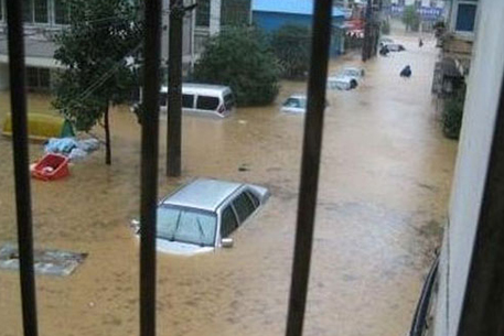 Наводнение в Китае разрушило четыре тысячи домов