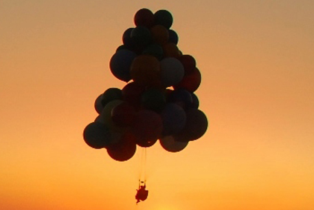 Американец первым в мире пересек Ла-Манш на воздушных шарах