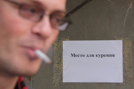 Власти Таджикистана запретят курить в общественных местах