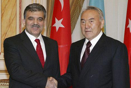 Назарбаеву вручили орден за вклад в развитие тюркского мира
