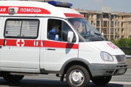 При обрушении здания в Петербурге пострадала женщина