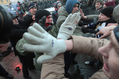 Казахстанцы не пострадали во время митинга болельщиков на Манежной