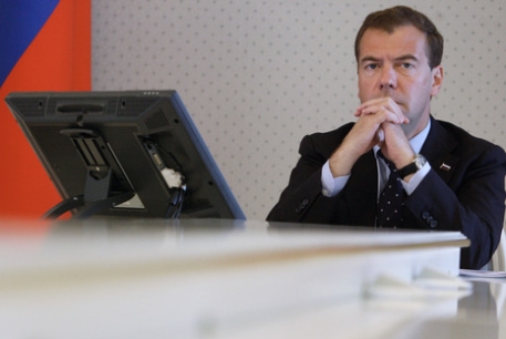 Медведев напомнил Эмомали Рахмону о невыполненных обещаниях