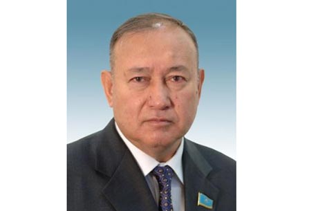 Депутат Токпакбаев потребовал от газеты "Республика" опровержения