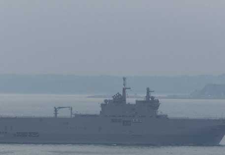 ВМФ России купит у Франции крупный военный корабль