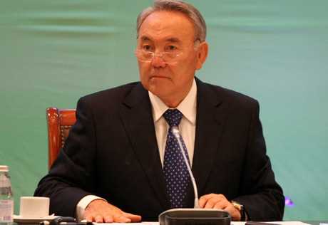 Назарбаев получил право назначать внеочередные выборы