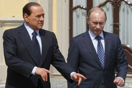 Путин пригласил Берлускони на парад Победы