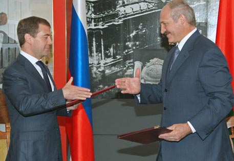 Лукашенко встретится с Медведевым для решения спорных вопросов