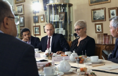 В день своего рождения Путин встретился с писателями