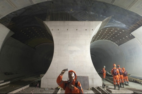 Проложен самый длинный в мире железнодорожный тоннель