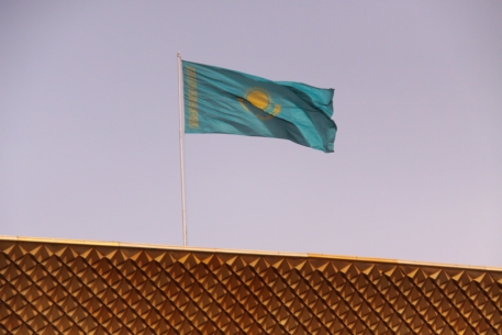 Казахстан предотвратил гражданский конфликт в Киргизии