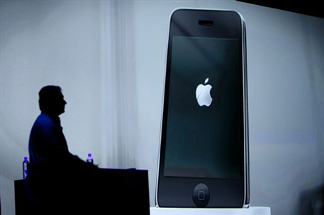 Apple продала миллион новых моделей iPhone за два дня