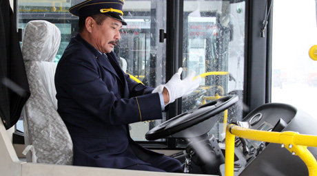 В Алматы обещанные бесплатные автобусы к Азиаде сделали платными