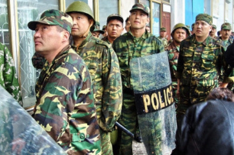 Киргизский спецназ приступил к ликвидации банды боевиков