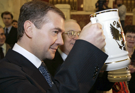 Медведев подпортил жизнь любителям пива