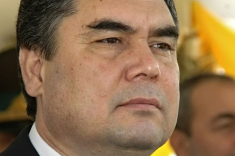 Президент Туркмении помиловал 3999 заключенных