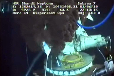 Специалисты BP установили сифон на скважину в Мексиканском заливе