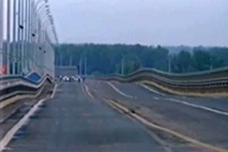 "Танцующий" мост в Волгограде не открыли