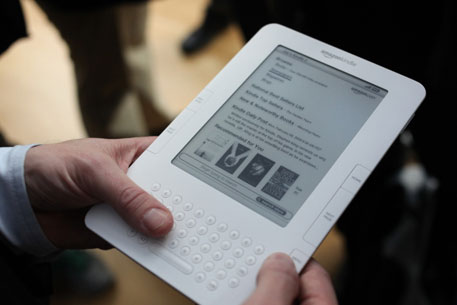 Amazon снизил стоимость е-ридера Kindle 2