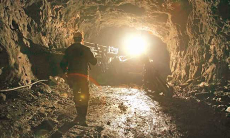 В золотобывающей шахте блокированы эквадорские горняки