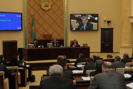 Парламент Казахстана принял поправки в закон о коррупции