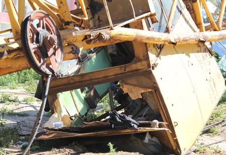 В Самаре строительный кран упал на территорию дома ребенка