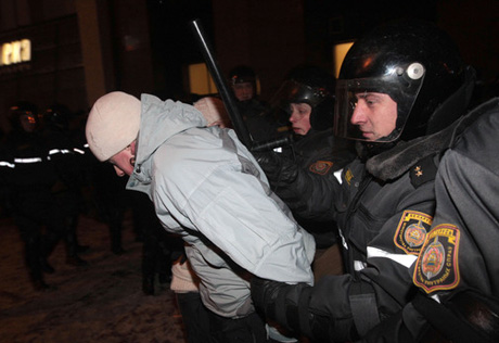 Двоих россиян вновь задержали по делу о беспорядках в Минске