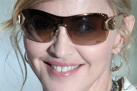 Мадонна создаст коллекцию солнцезащитных очков совместно с D&G