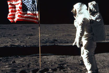 Место высадки человека на Луне объявили памятником истории
