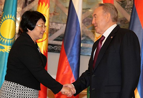 Назарбаев и Отунбаева обсудили перспективу создания инновационного фонда