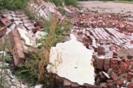 В Усть-Каменогорске на новом стадионе обрушилась стена