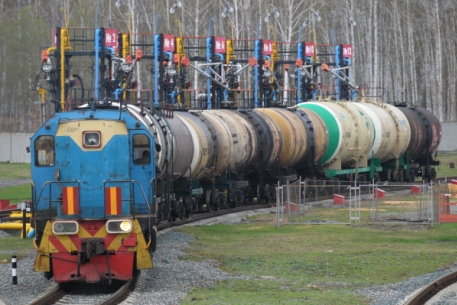 В России сохранилась высокая пошлина на бензин