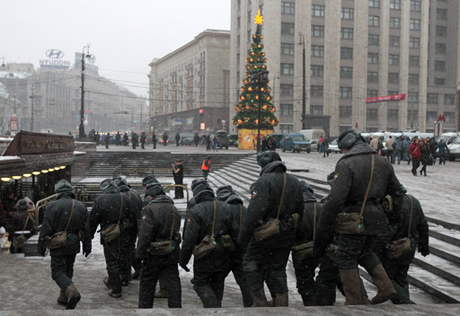 Милиционеры оцепили Манежную площадь в Москве