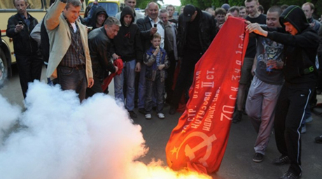 Львовские националисты срывали с ветеранов георгиевские ленты