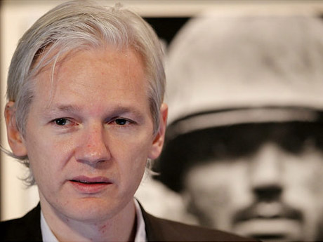 Основатель WikiLeaks согласился сдаться полиции 