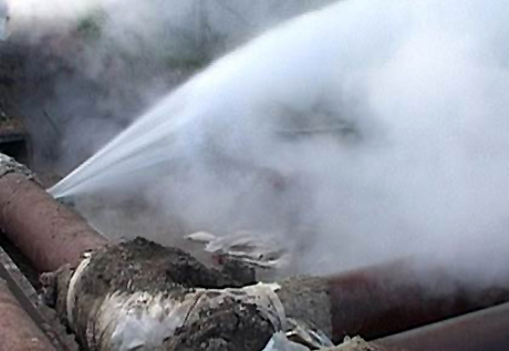 Порыв водопровода оставил 100 домов Зыряновска без воды