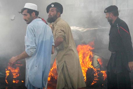 Более 20 человек погибли при теракте в Пакистане