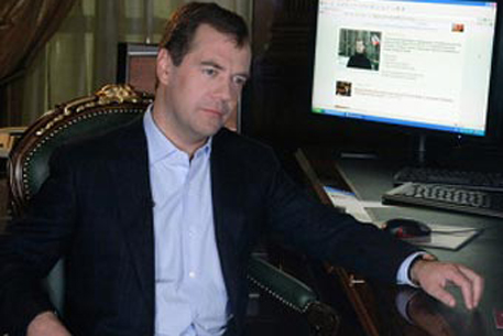 Медведев через YouTube поздравил с Днем знаний