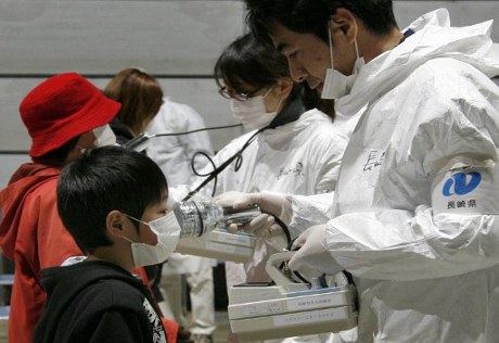 Половина детей "Фукусимы" заражена радиоактивным йодом 