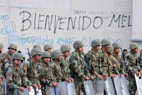 В Гондурасе полиция разогнала сторонников Селайи