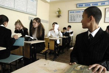 Казахстанских школьников не обеспечили учебниками