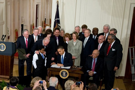 Обама подписал закон о реформе здравоохранения