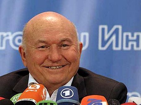 Лужков предъявил иски на миллионы рублей