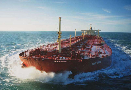 Пираты напали на два супертанкера в Аравийском море