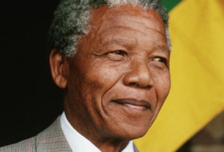 Внук Манделы опроверг слухи о "продаже" похорон деда