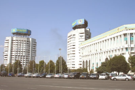 Бомбу в медиацентре на площади Республики в Алматы не обнаружили