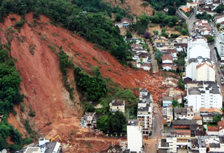 Жертвами наводнений в Бразилии стали более 800 человек