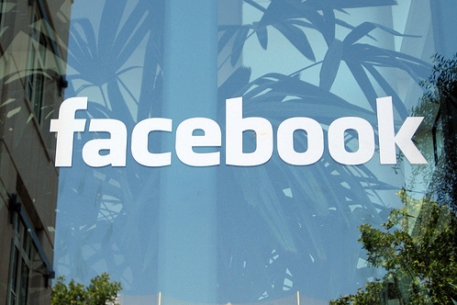 Американец заявил о своих правах на сеть Facebook